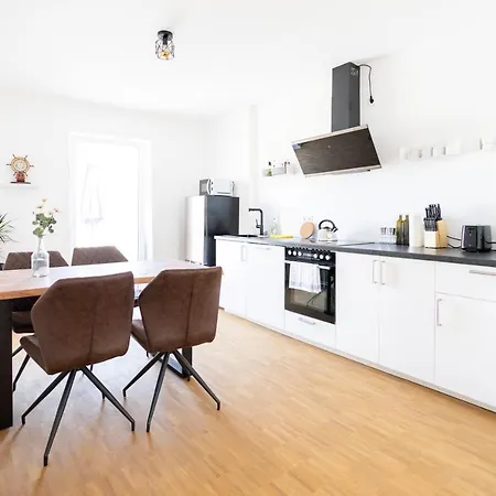 Ko-living - Captain's - Altstadt - Mit Kueche, Smart Tv & Balkon - 6p Apartment *