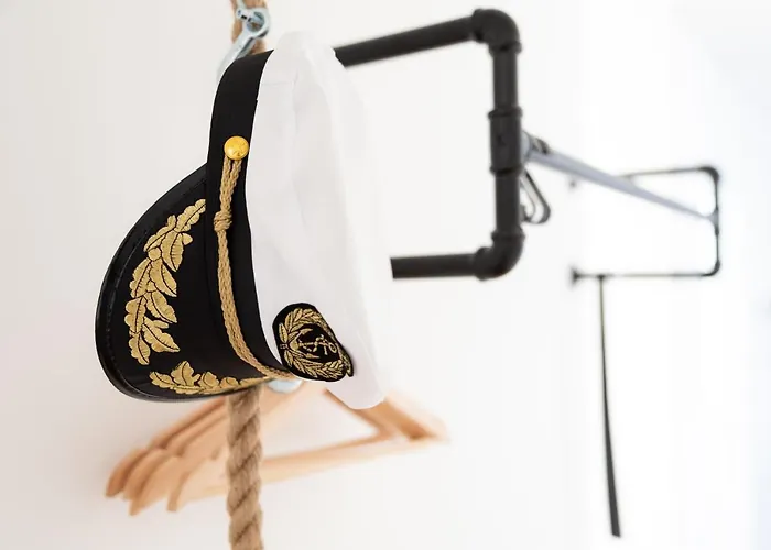 Ko-living - Captain's - Altstadt - Mit Kueche, Smart Tv & Balkon - 6p * Halle (Saale)